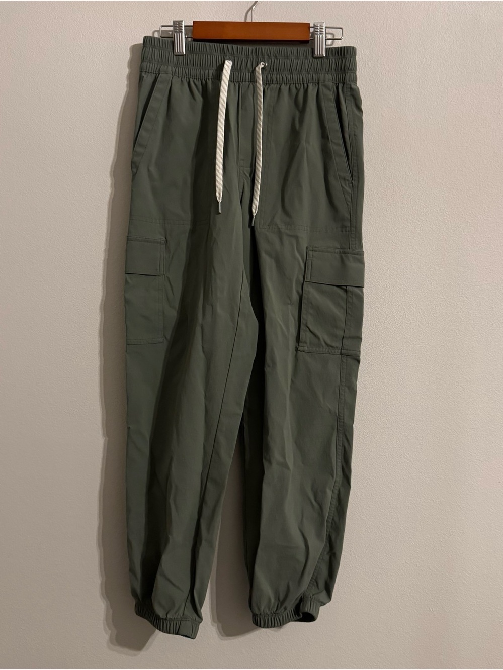 Vuori Scout Cargo Performance Joggers - Olive Green VW494 XS